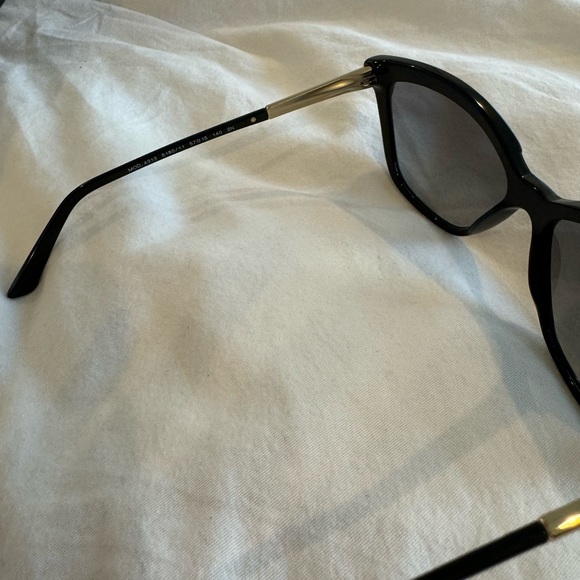 Stylish Authentic Versace Sunglasses - Picture 4 of 8